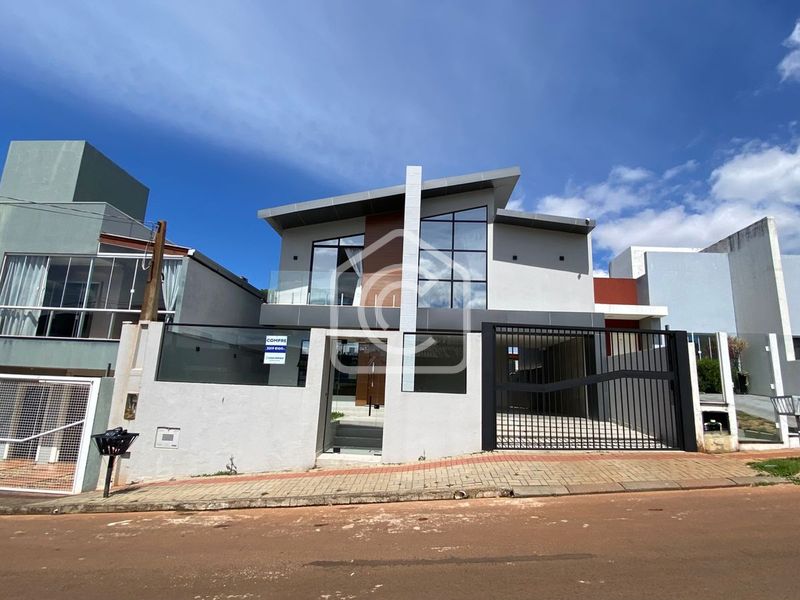 Casa à venda com 4 dormitórios, 3 banheiros, 2 vagas de garagens e 277m² de área privativa no bairro Vila Real