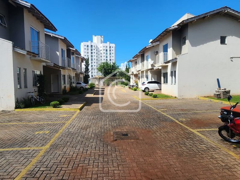 Casa à venda com 3 dormitórios, 3 banheiros e 2 vagas de garagens no bairro Pinheirinho