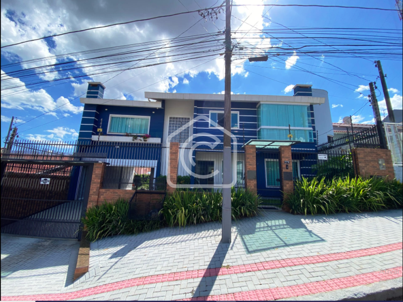 Casa para alugar com 4 dormitórios, 2 banheiros, 3 vagas de garagens e 270m² de área privativa no bairro Presidente Médici