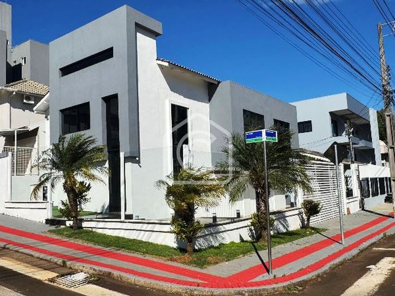 Casa para alugar com 3 dormitórios, 2 banheiros, 2 vagas de garagens e 218m² de área privativa no bairro Jardim Europa