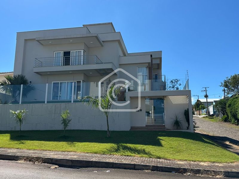 Casa à venda com 3 dormitórios, 3 banheiros e 314m² de área privativa no bairro Santa Maria
