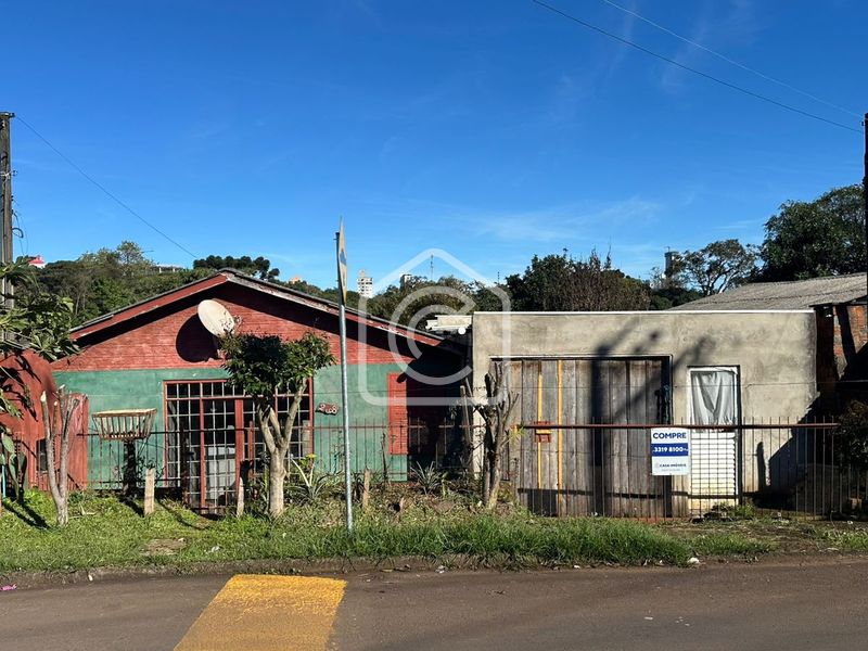 Casa à venda com 3 dormitórios, 2 banheiros e 397m² de área privativa no bairro Bom Pastor