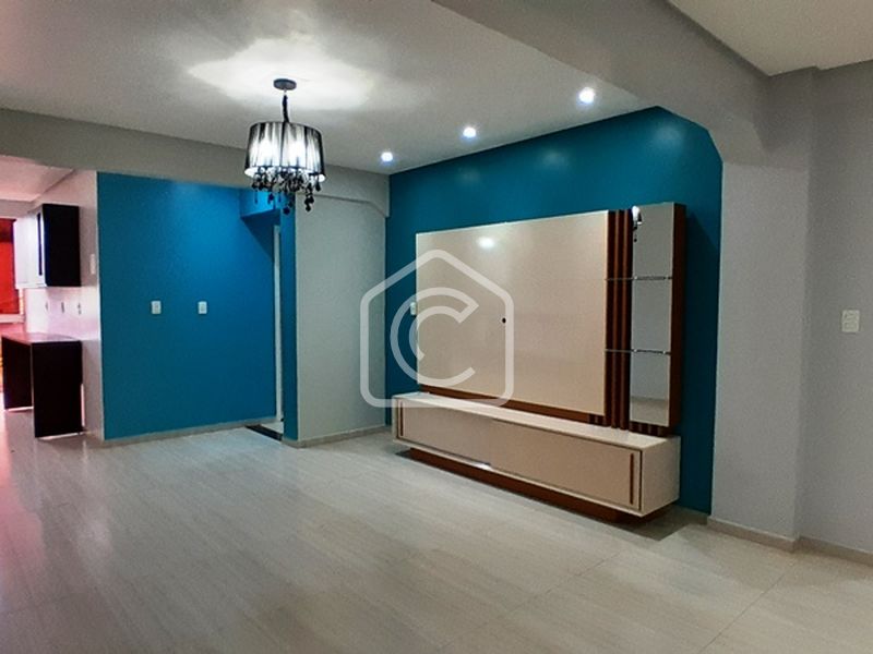 Apartamento à venda com 3 dormitórios, 1 banheiro, 2 vagas de garagens e 107m² de área privativa no bairro Universitário