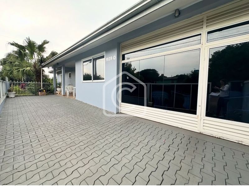 Casa à venda com 3 dormitórios, 2 banheiros, 3 vagas de garagens e 228m² de área privativa no bairro Saic