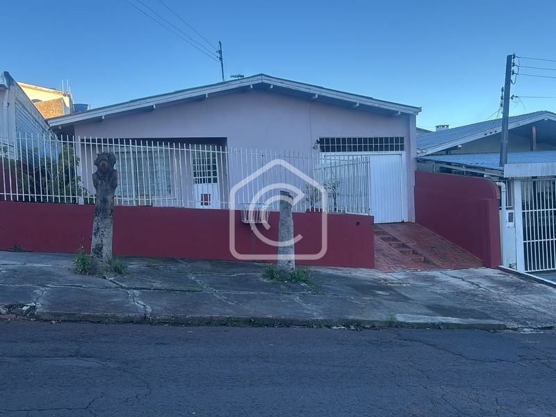 Casa à venda com 3 dormitórios e 158m² de área privativa no bairro Santa Maria