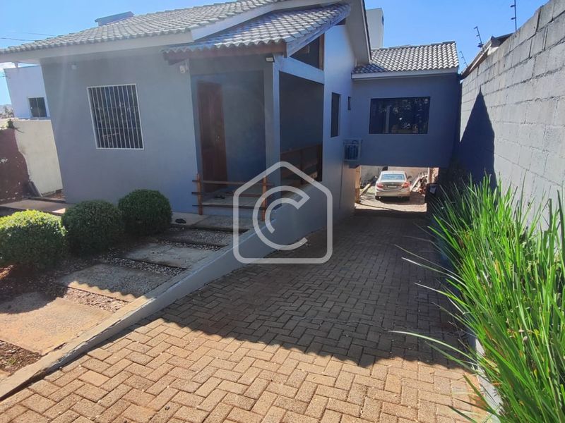 Casa à venda com 3 dormitórios, 2 banheiros, 2 vagas de garagens e 150m² de área privativa no bairro Maria Goretti
