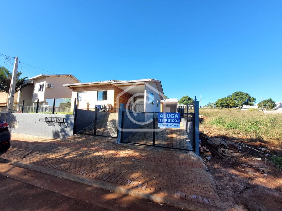 Casa para alugar com 3 dormitórios, 1 banheiro, 1 vaga de garagem e 85m² de área privativa no bairro Vederti