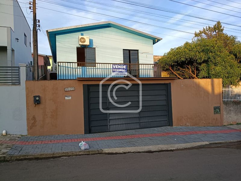 Casa à venda com 2 dormitórios, 2 banheiros, 4 vagas de garagens e 140m² de área privativa no bairro Paraíso