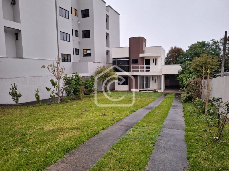 Casa à venda com 3 dormitórios, 3 banheiros, 2 vagas de garagens e 160m² de área privativa no bairro Jardim Itália
