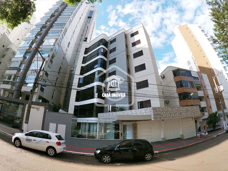 Apartamento à venda com 3 dormitórios, 2 banheiros, 1 vaga de garagem e 155m² de área privativa no bairro Centro