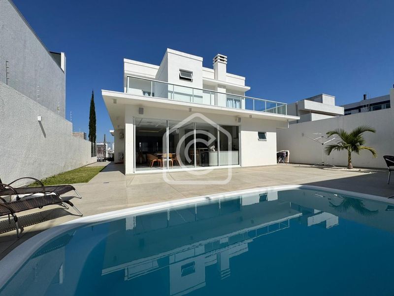 Casa à venda com 3 dormitórios, 2 banheiros, 2 vagas de garagens e 285m² de área privativa no bairro Jardim Europa