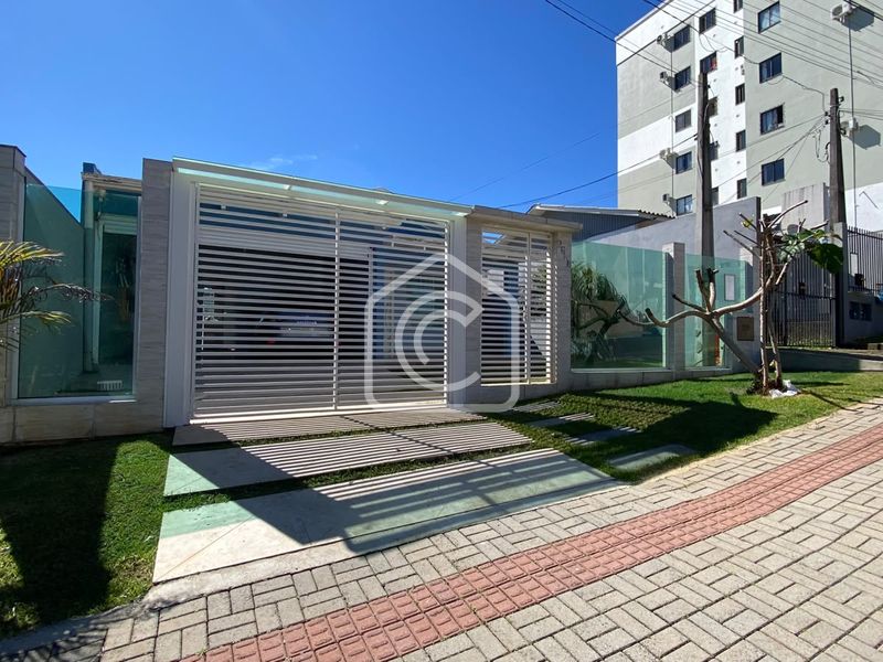 Casa à venda com 3 dormitórios, 2 banheiros, 2 vagas de garagens e 115m² de área privativa no bairro Passo dos Fortes