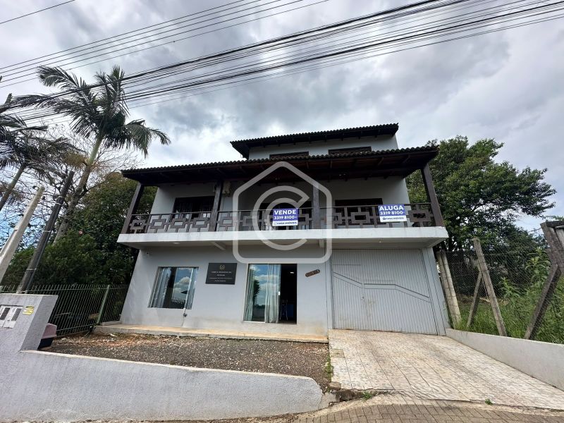 Casa à venda com 4 dormitórios, 2 banheiros, 3 vagas de garagens e 498m² de área privativa no bairro Presidente Médici