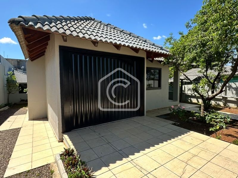 Casa para alugar com 3 dormitórios, 2 banheiros, 2 vagas de garagens e 181m² de área privativa no bairro Universitário