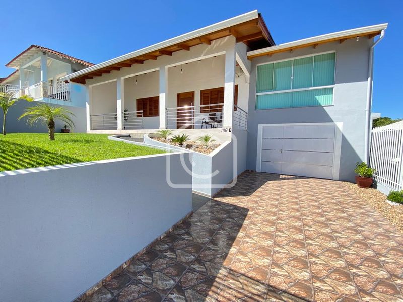 Casa à venda com 3 dormitórios, 2 banheiros, 2 vagas de garagens e 183m² de área privativa no bairro Presidente Médici