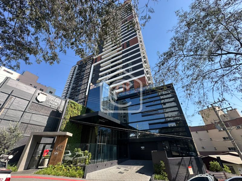 Apartamento para alugar com 3 dormitórios, 3 banheiros, 2 vagas de garagens e 110m² de área privativa no bairro Centro