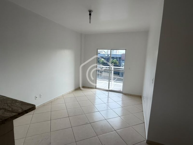 Apartamento à venda com 3 dormitórios, 2 banheiros, 1 vaga de garagem e 100m² de área privativa no bairro Passo dos Fortes