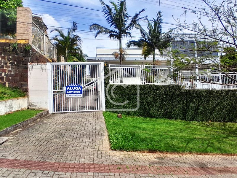 Casa para alugar com 3 dormitórios, 1 banheiro, 2 vagas de garagens e 140m² de área privativa no bairro Santa Maria