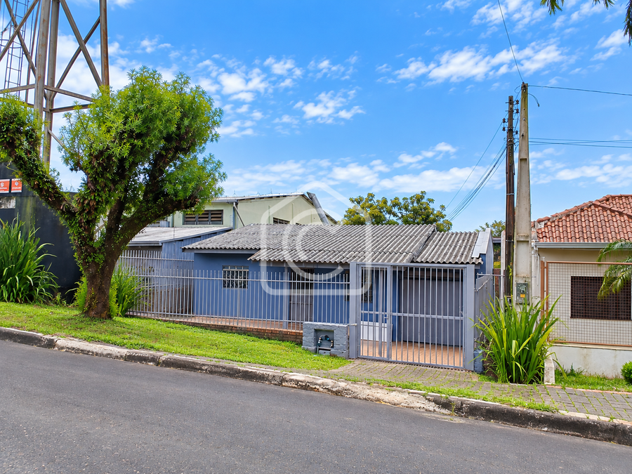 Casa para alugar com 3 dormitórios, 1 banheiro, 1 vaga de garagem e 95m² de área privativa no bairro Pinheirinho