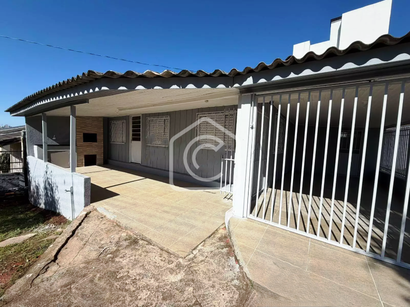Casa para alugar com 2 dormitórios, 1 banheiro, 1 vaga de garagem e 89m² de área privativa no bairro Presidente Médici