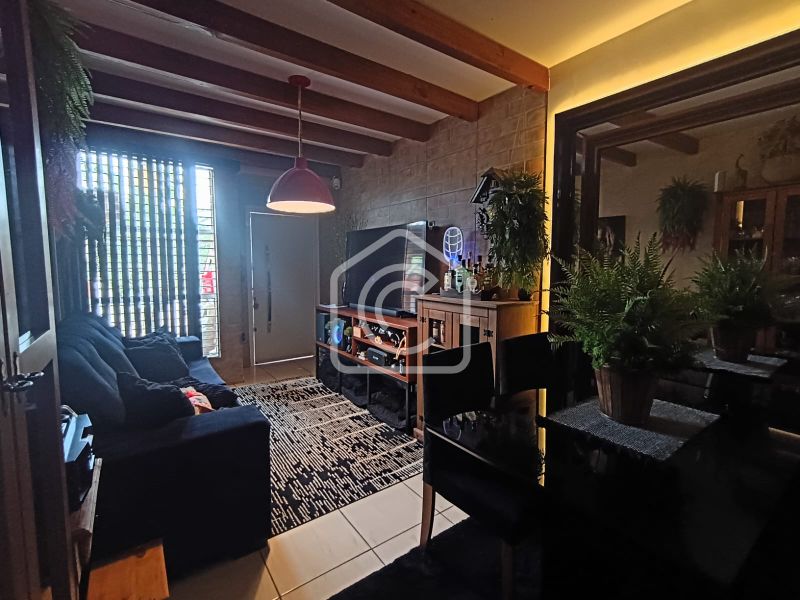 Casa à venda com 2 dormitórios, 1 banheiro, 1 vaga de garagem e 84m² de área privativa no bairro Desbravador