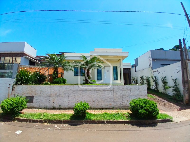 Casa para alugar com 3 dormitórios, 1 banheiro, 1 vaga de garagem e 110m² de área privativa no bairro Desbravador