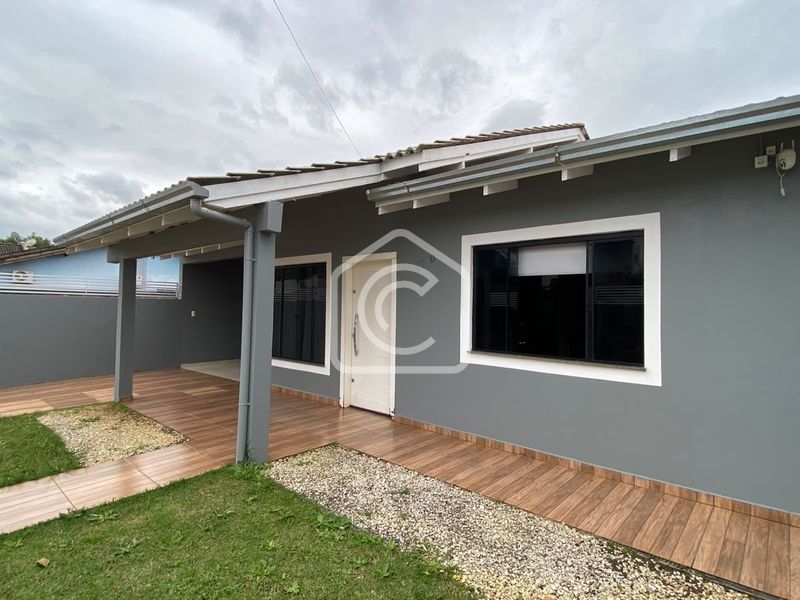 Casa à venda com 3 dormitórios, 2 banheiros, 4 vagas de garagens e 360m² de área privativa no bairro Vila Real