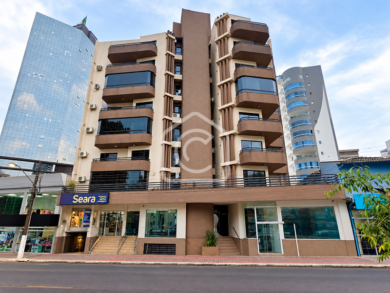 Apartamento para alugar com 3 dormitórios, 1 banheiro, 1 vaga de garagem e 175m² de área privativa no bairro Centro