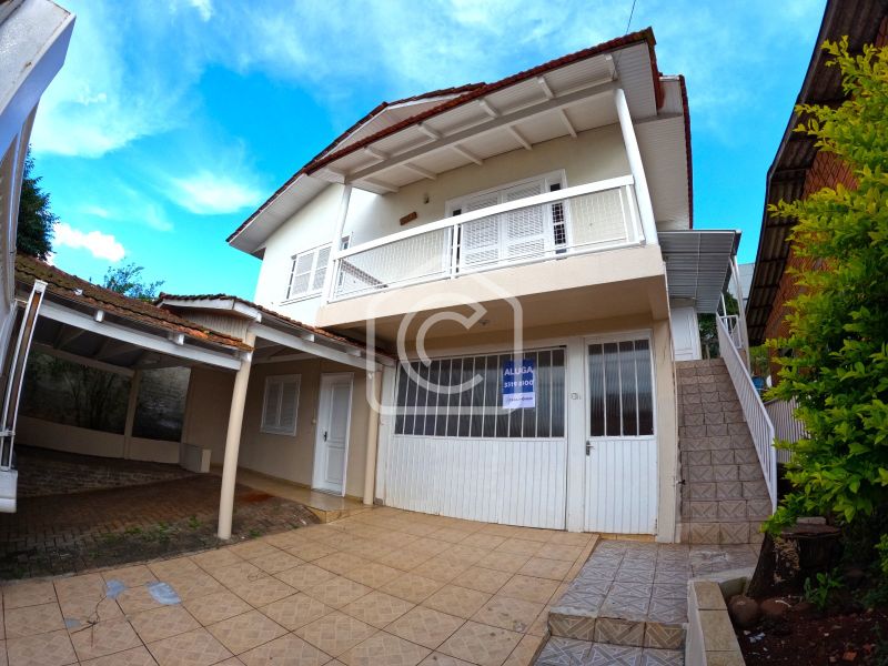 Casa à venda com 5 dormitórios, 3 banheiros, 2 vagas de garagens e 180m² de área privativa no bairro Cristo Rei